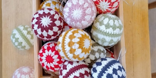 Crochet Granny Christmas Bauble - 2 week