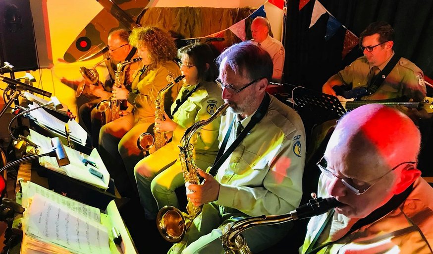 The Velvet Tones: Christmas Swing