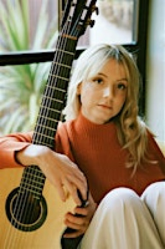 Alexandra Whittingham, guitar