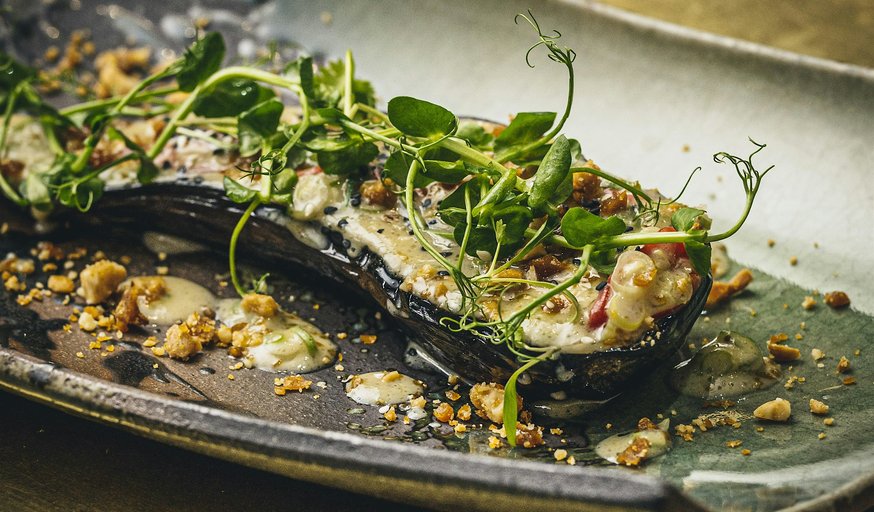 3 COURSE MEAL WITH A COCKTAIL OR GLASS OF WINE