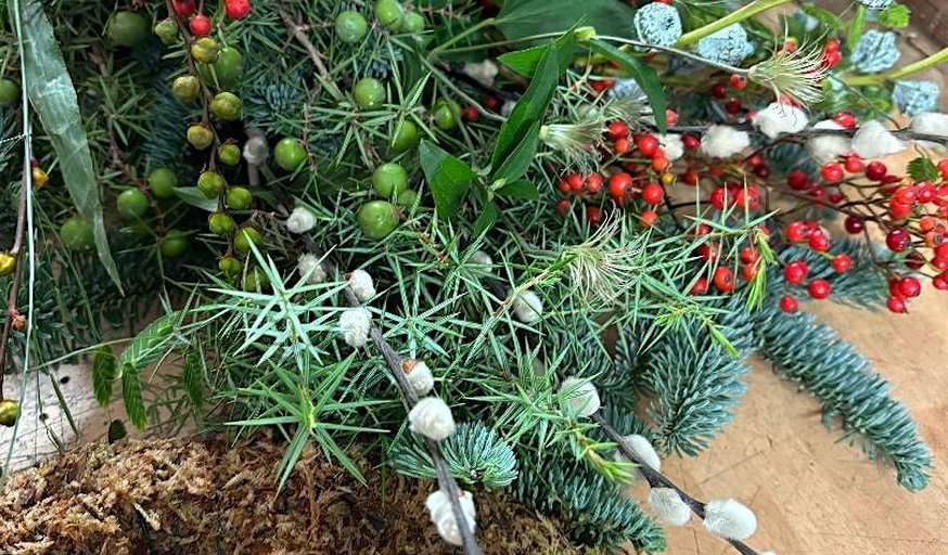 CHRISTMAS DOOR WREATH WORKSHOP