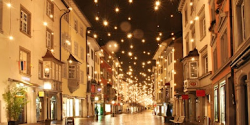 Smartphone Photography: artificial light and reflections