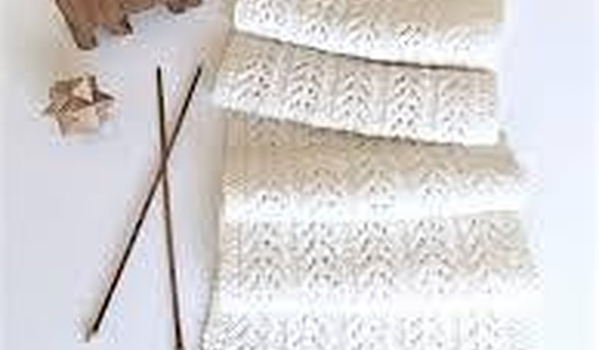 Cozy Up: Knitting a Fall Scarf w/ Kia Love Studios