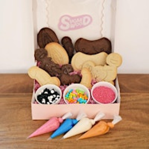 Weenies & Martinis Cookie Decorating & Cocktail Experience with Sugarwood