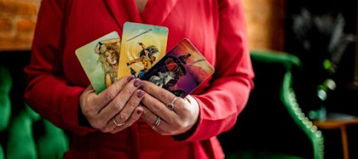 Small Town Mystic Tarot Presents: An Enchanted Evening with Robyn Caceres