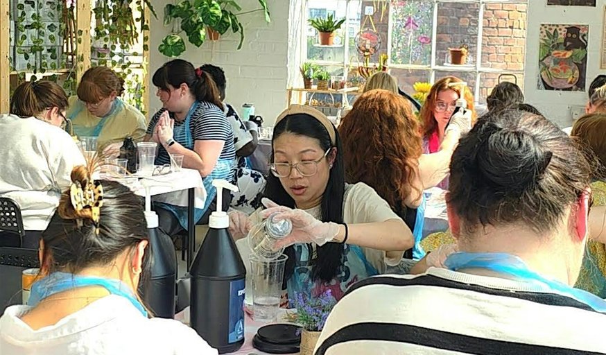 BRSHES, Winter Pressed Flower Epoxy Resin Workshop.