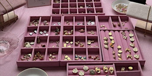 AN EVENING OF FESTIVE CRAFT & CREATIVITY - BESPOKE CHARM BRACELET WORKSHOP