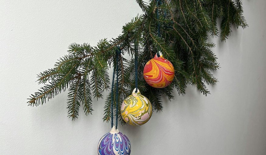 Marble your own Christmas baubles