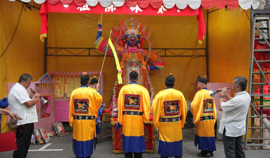 Unveiling the Life of a Taoist Priest and the Concretised Temples