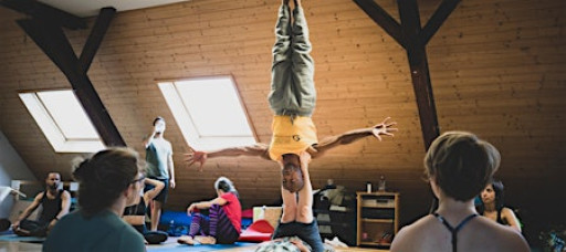 Acro Yoga Montreal: Weekend Intensive